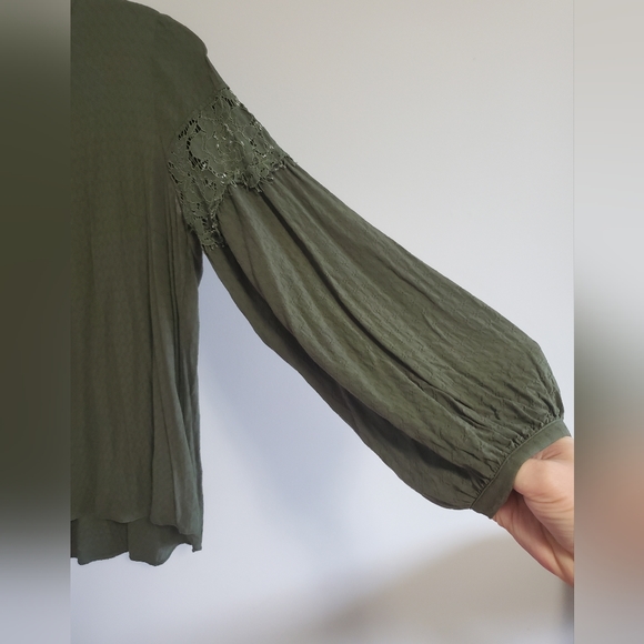 3/$30  Cotton blouse - Picture 2 of 3